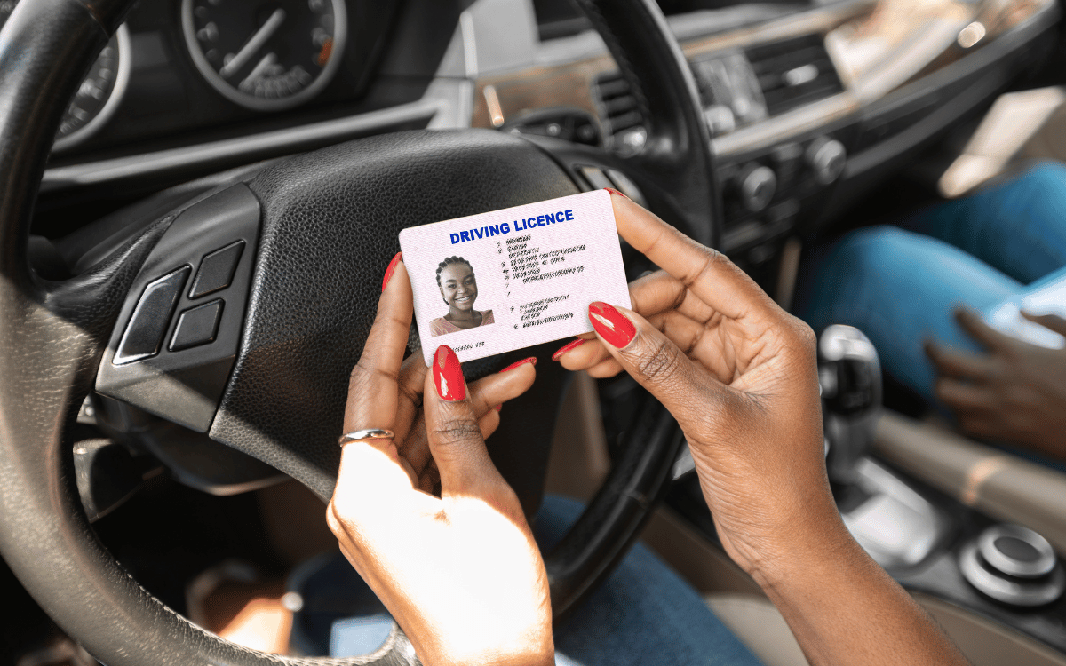 Renovar el carnet de conducir en Cerdanyola en centro autorizado