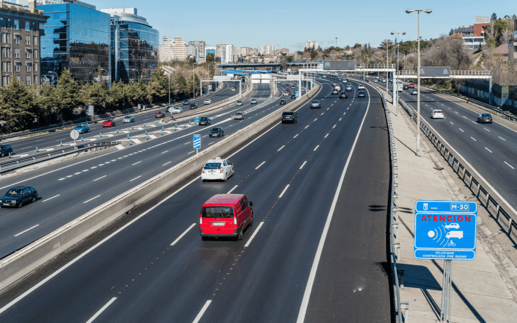 Conductor preparando el canje del permiso de conducir extranjero en España